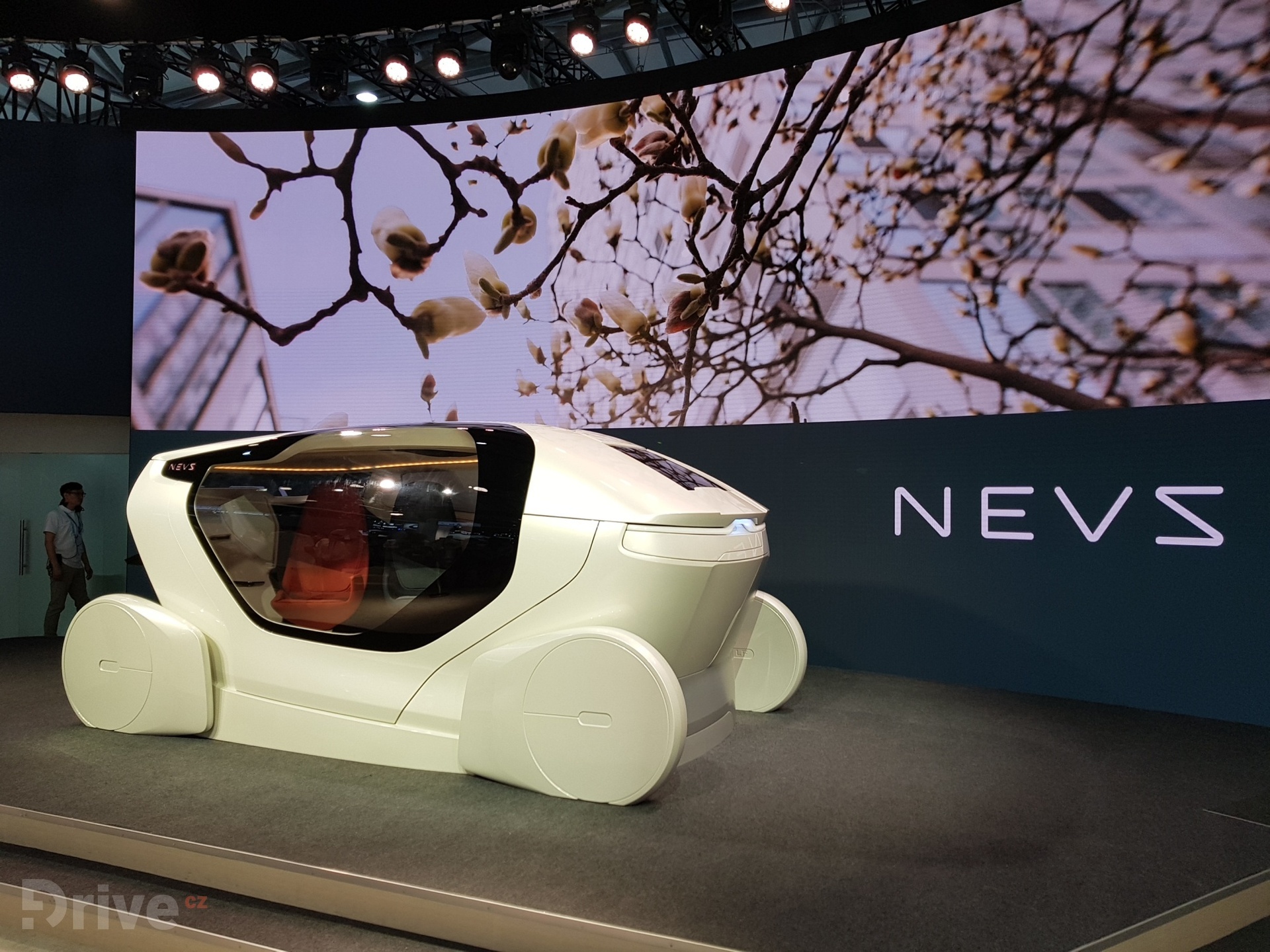 Autonomní automobil NEVS