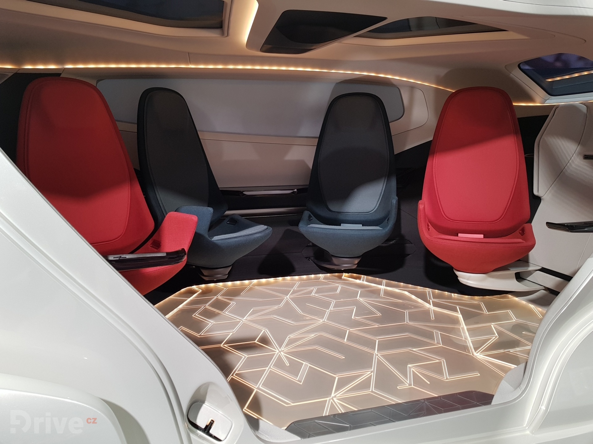 Autonomní automobil NEVS