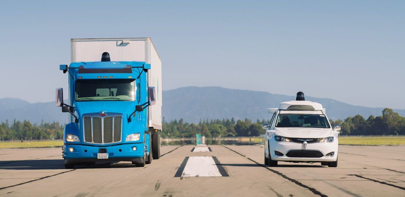 Autonomní kamion a minivan Waymo