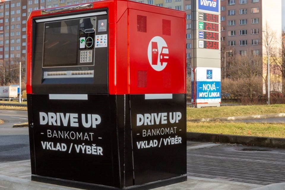 bankomat čerpací stanice Benzina