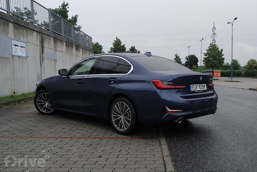 BMW 320e (2021)
