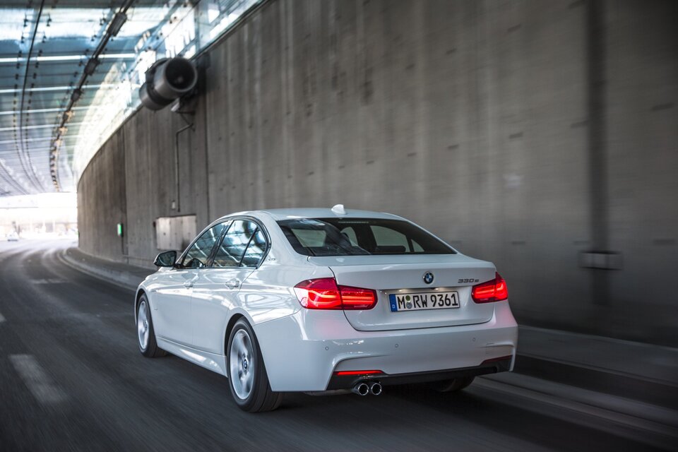 BMW 330e