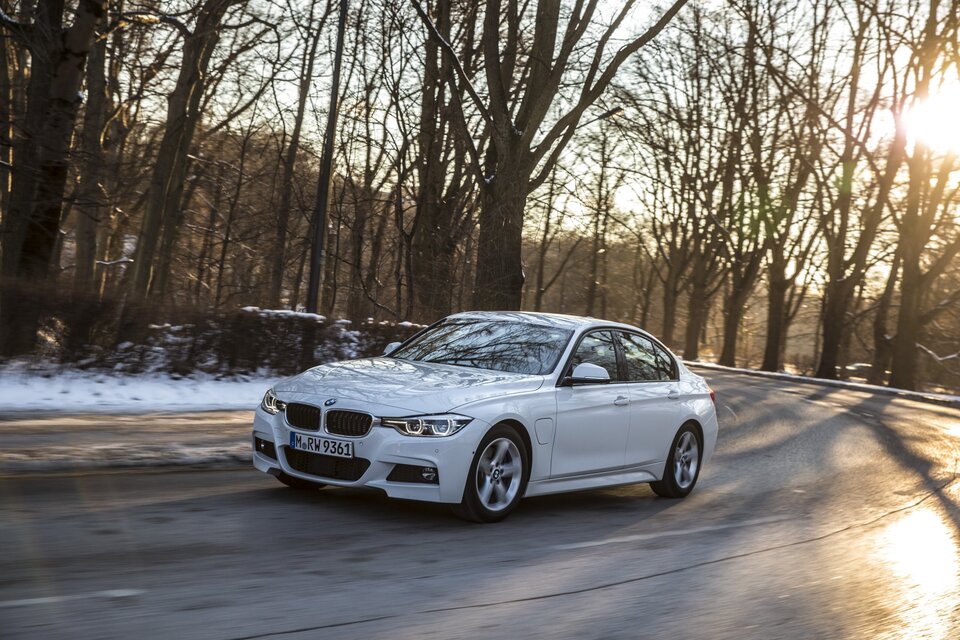 BMW 330e