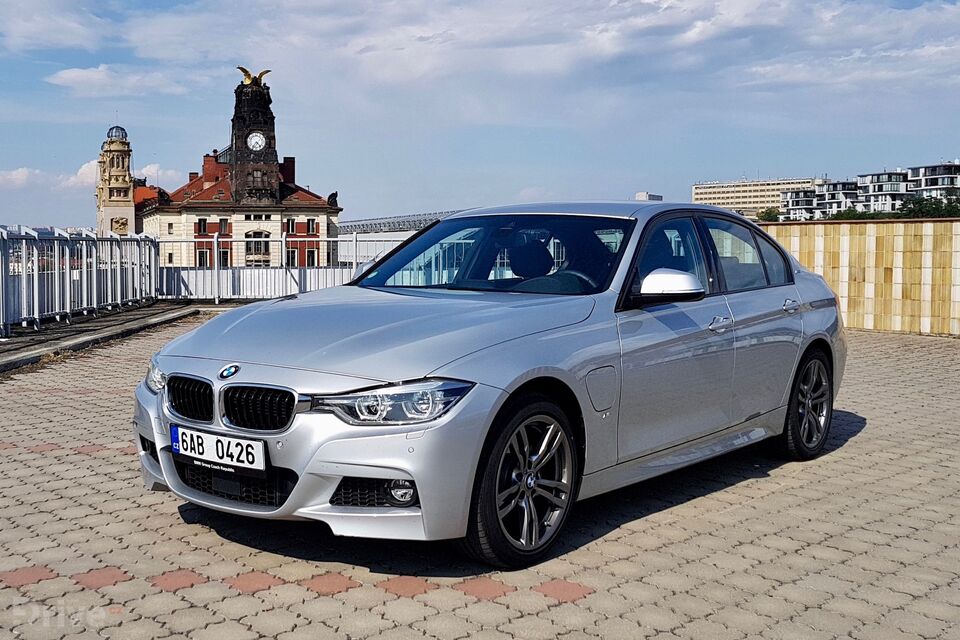 BMW 330e (2015)