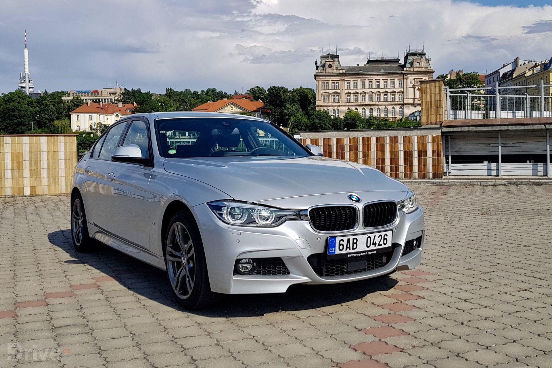 BMW 330e (2015)