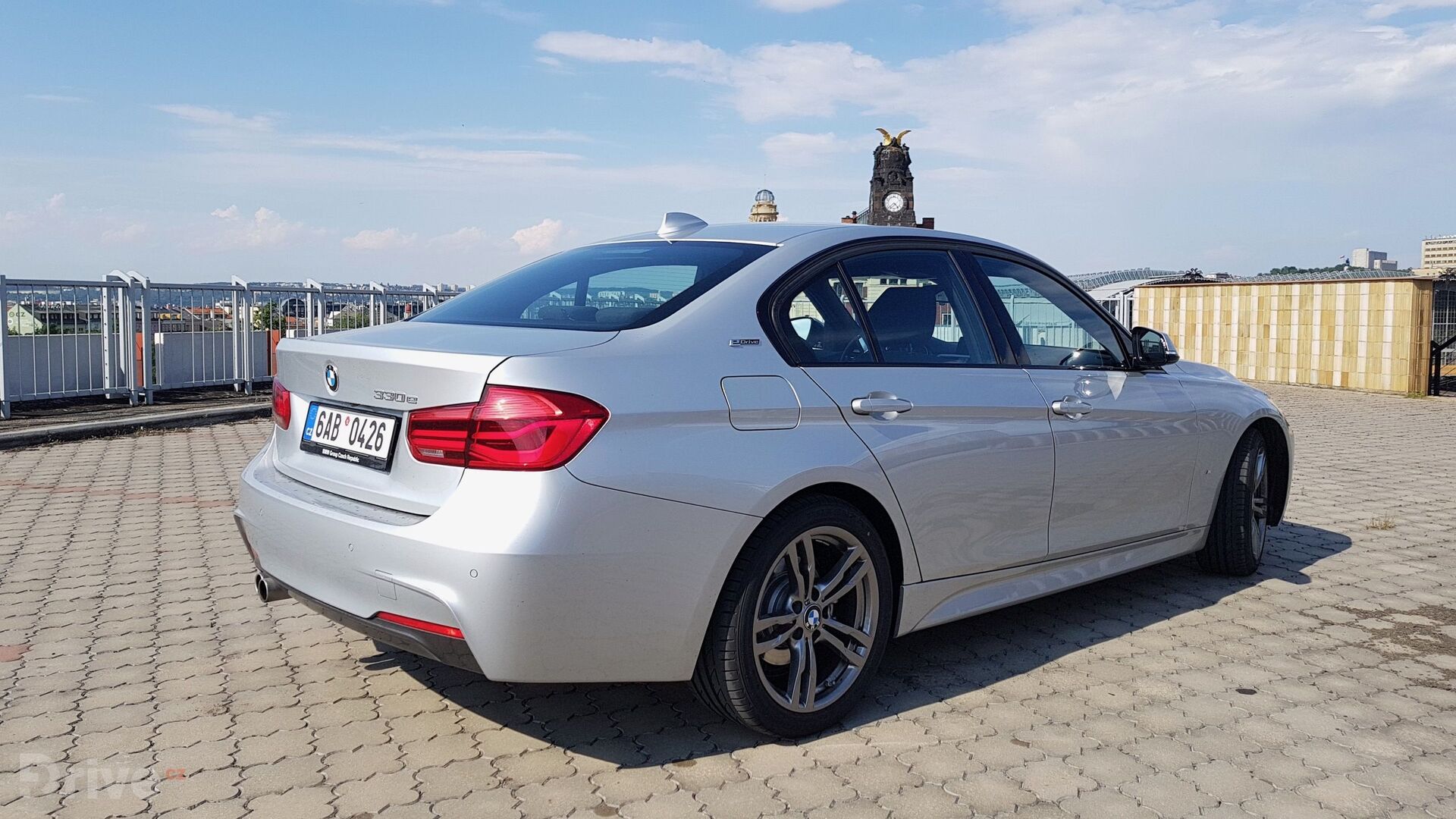 BMW 330e (2015)