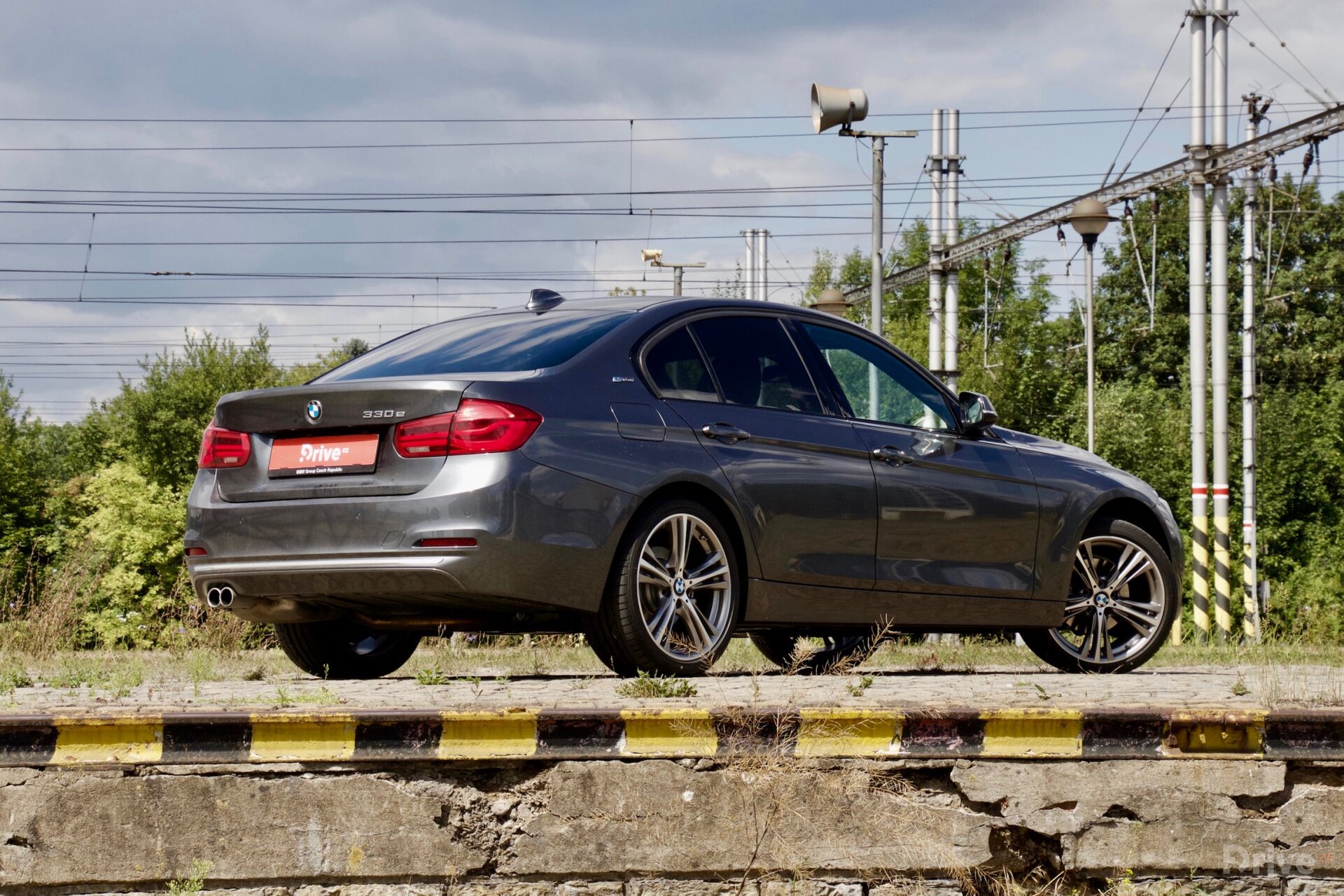 BMW 330e (2015)