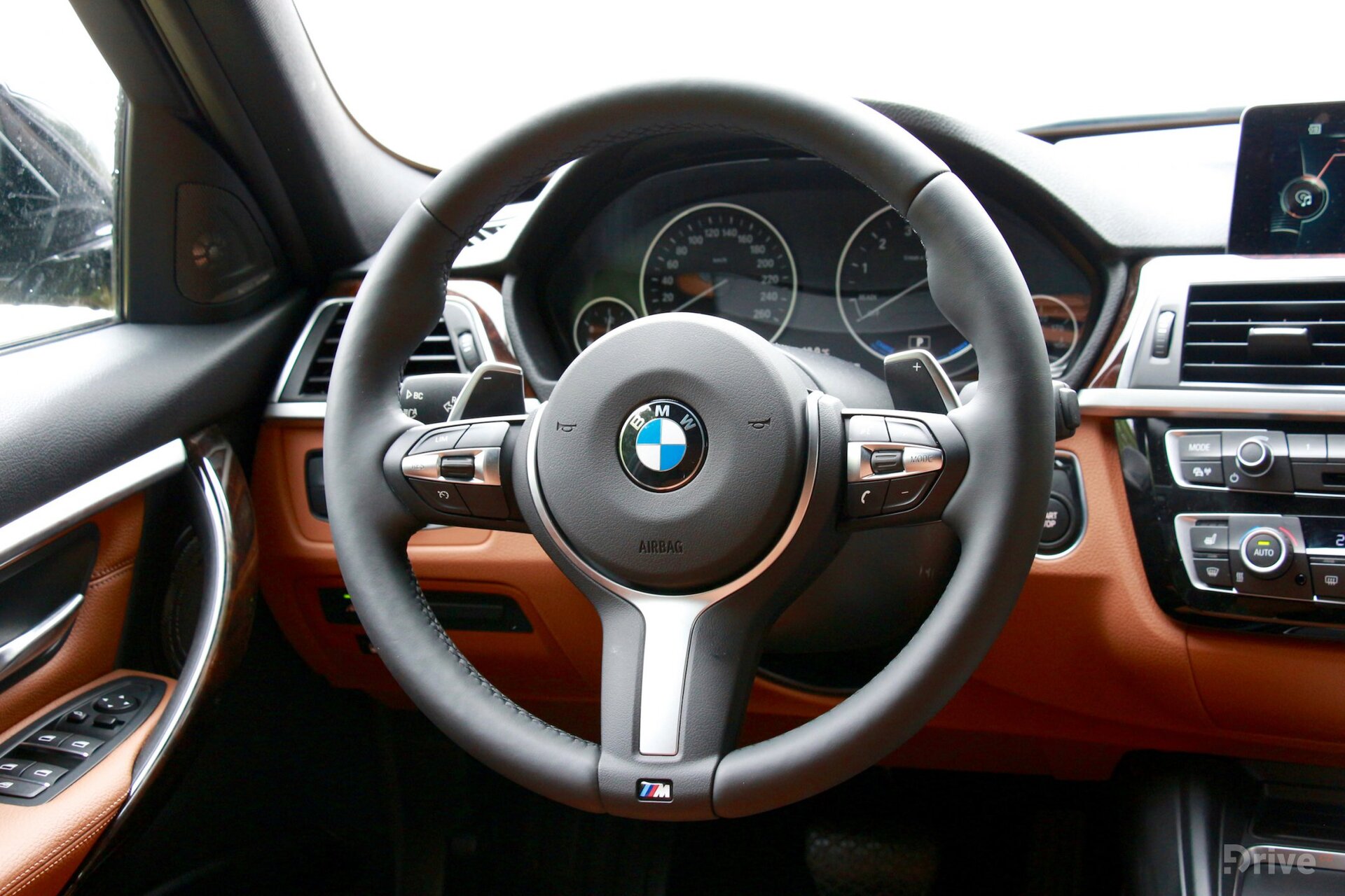 BMW 330e (2015)