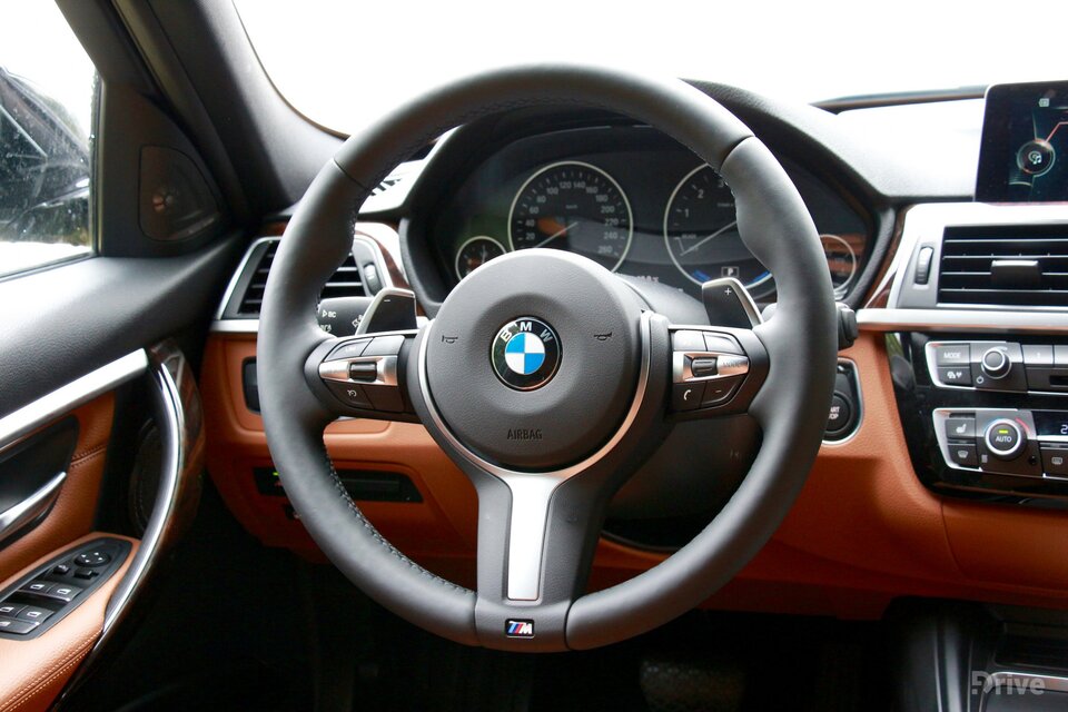 BMW 330e (2015)