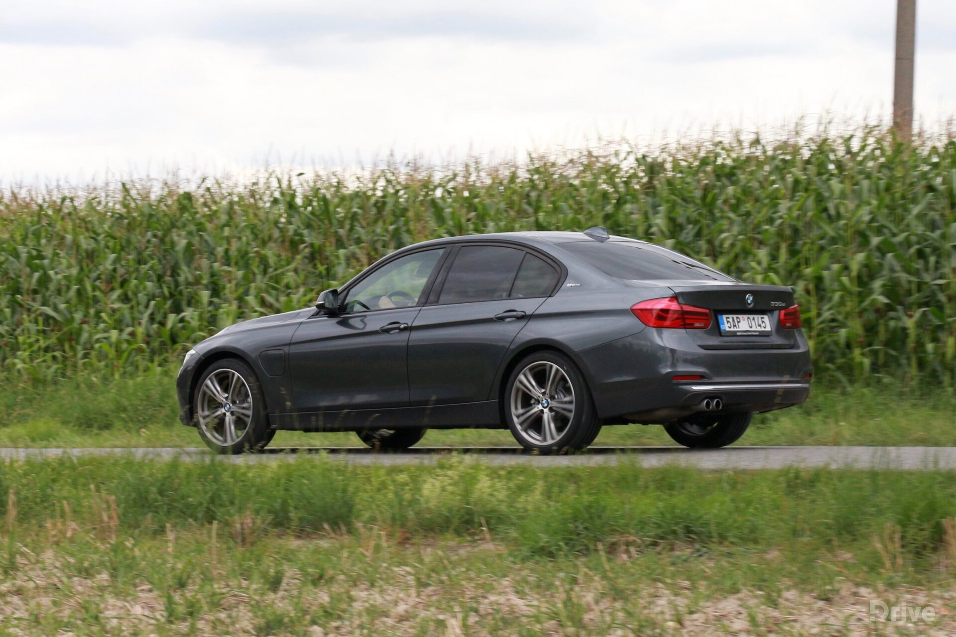 BMW 330e (2015)