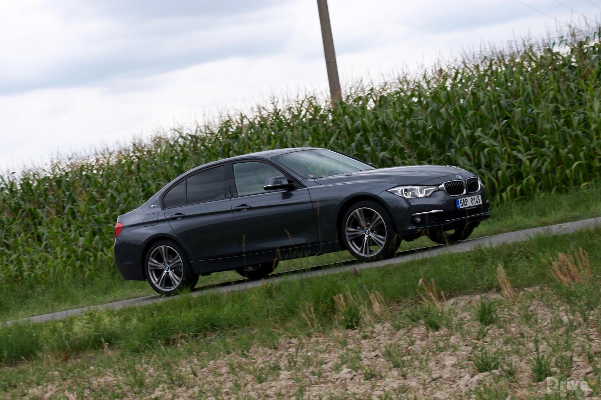 BMW 330e (2015)