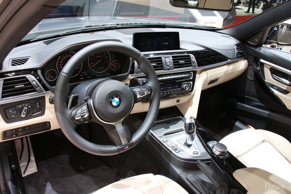 BMW 330e (2015)