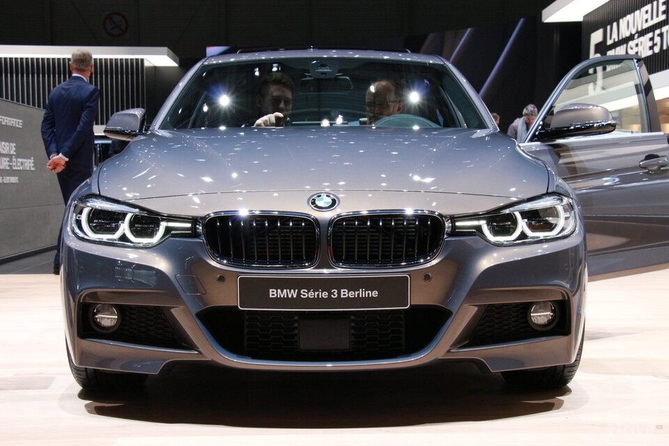 BMW 330e (2015)