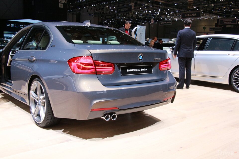 BMW 330e (2015)
