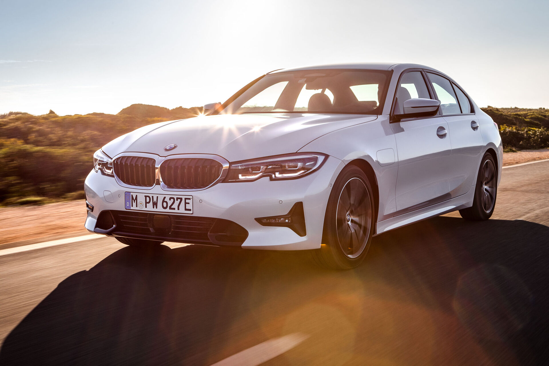 BMW 330e (2019)
