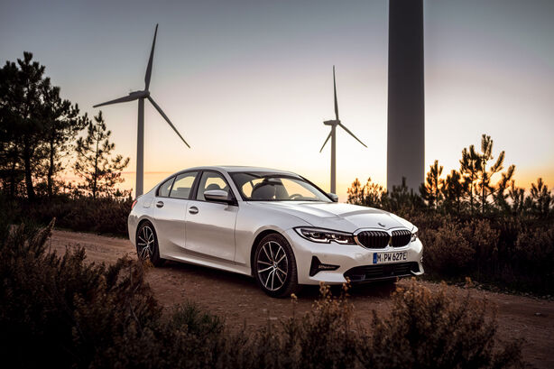 BMW 330e (2019)