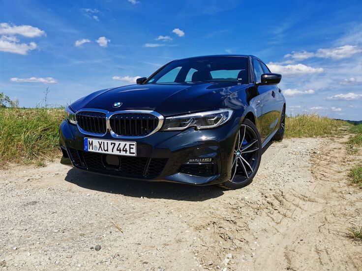 BMW 330e (2019)