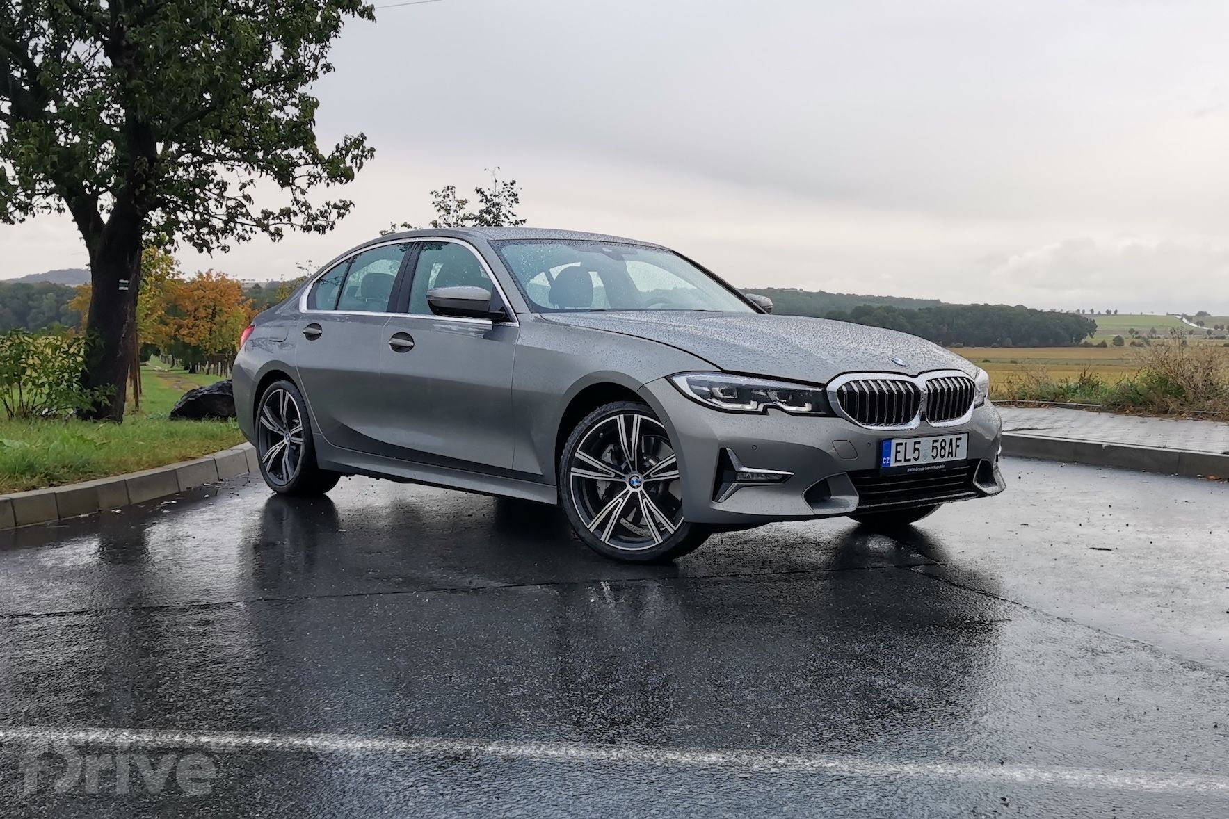 BMW 330e (2019)