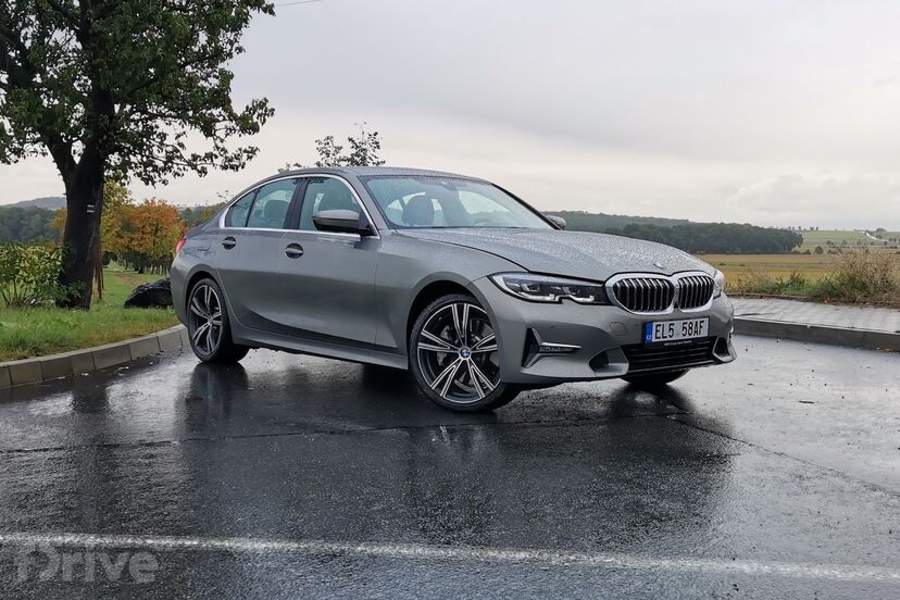 BMW 330e (2019)