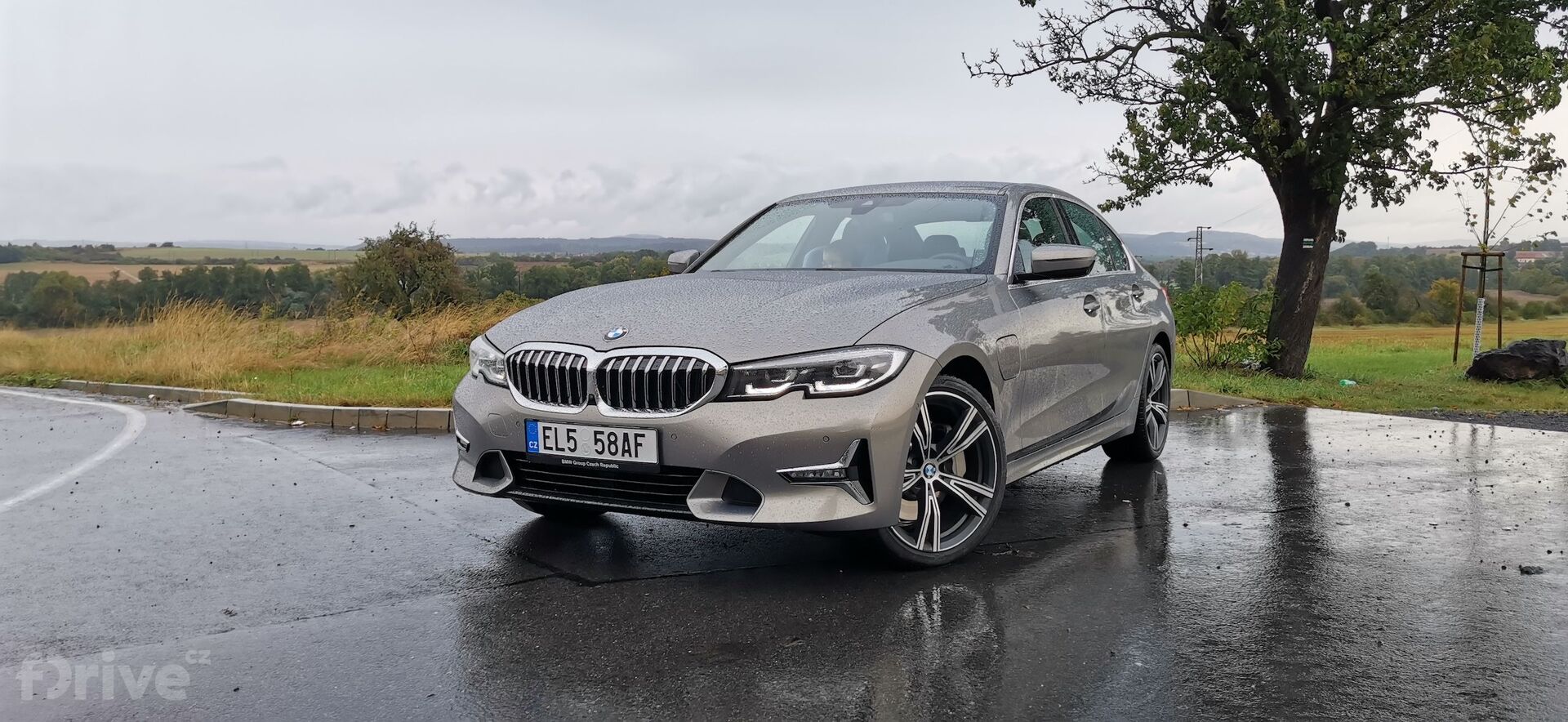 BMW 330e (2019)