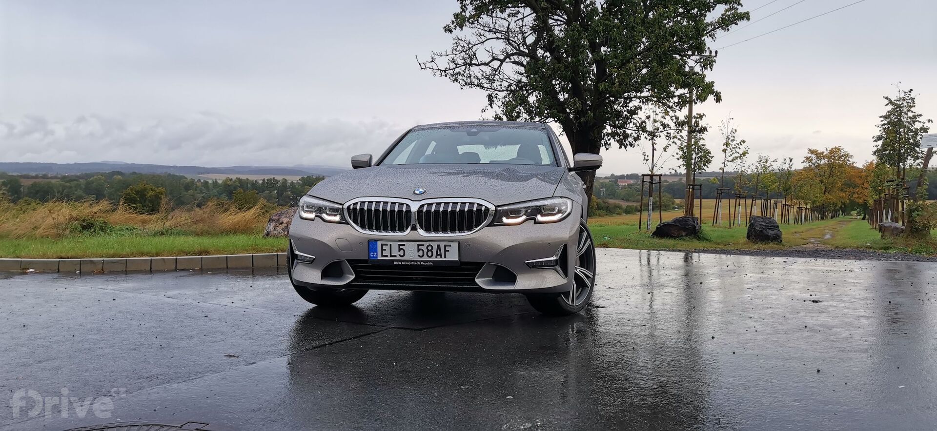BMW 330e (2019)