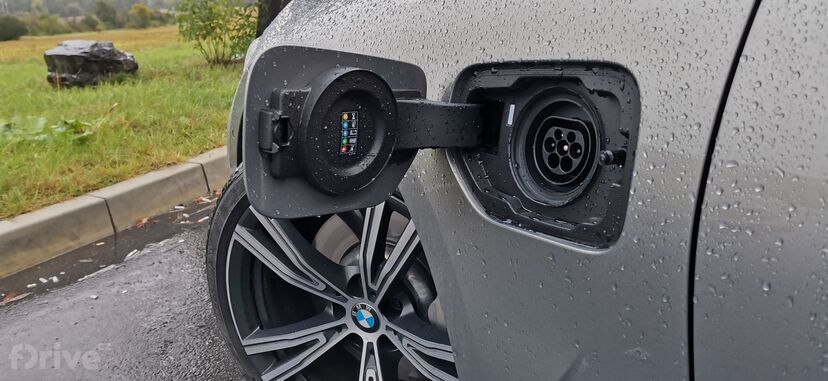 BMW 330e (2019)