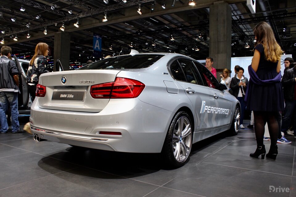 BMW 330e
