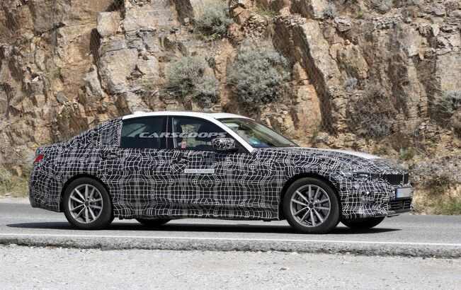 BMW 330e iPerformance (2021)