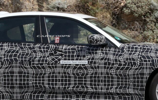 BMW 330e iPerformance (2021)