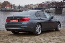 BMW 330e vs. 428i