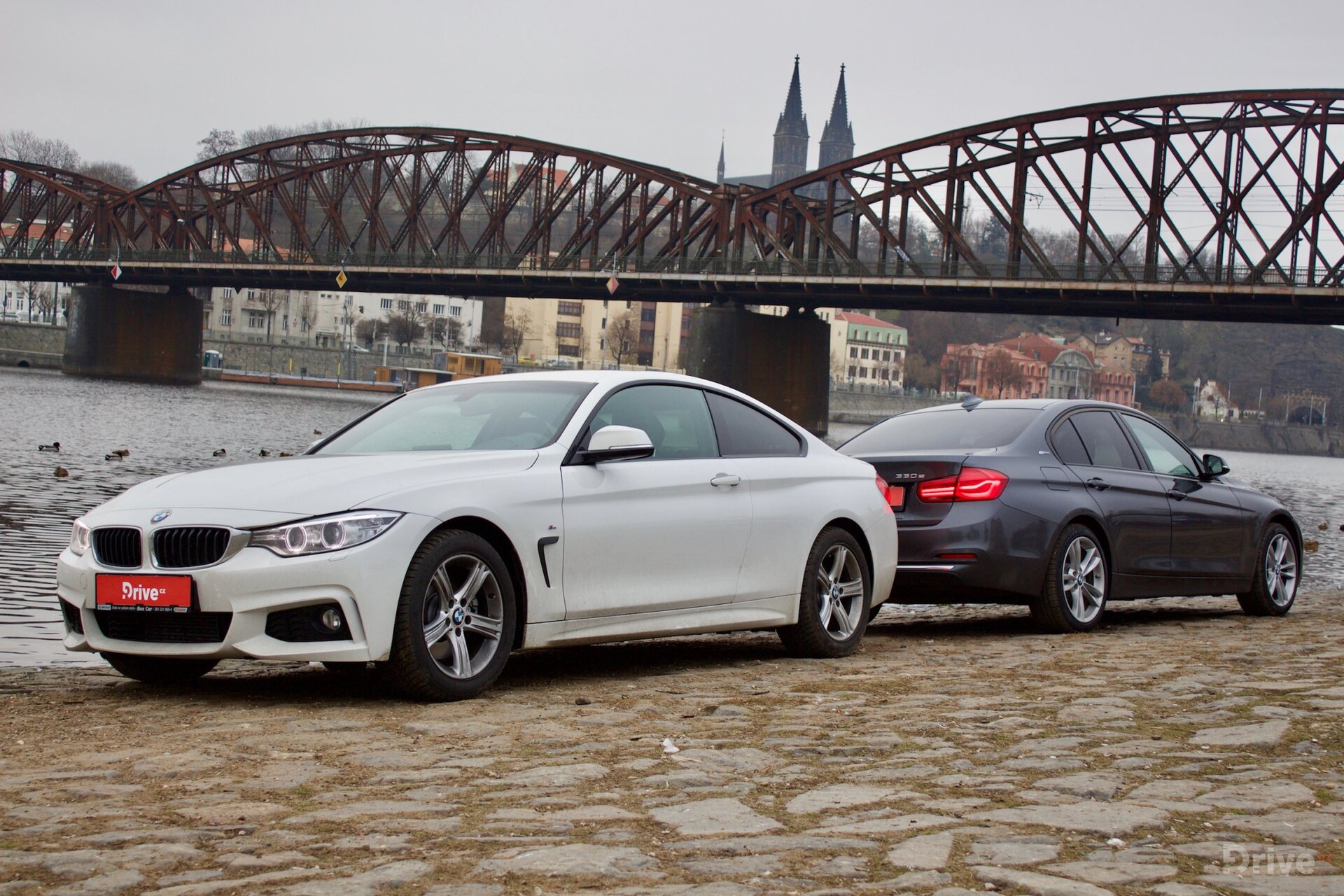 BMW 330e vs. 428i