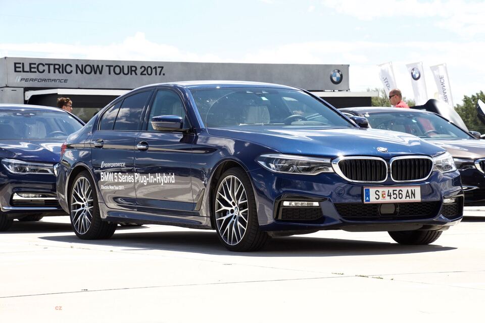 BMW 530e (2017)