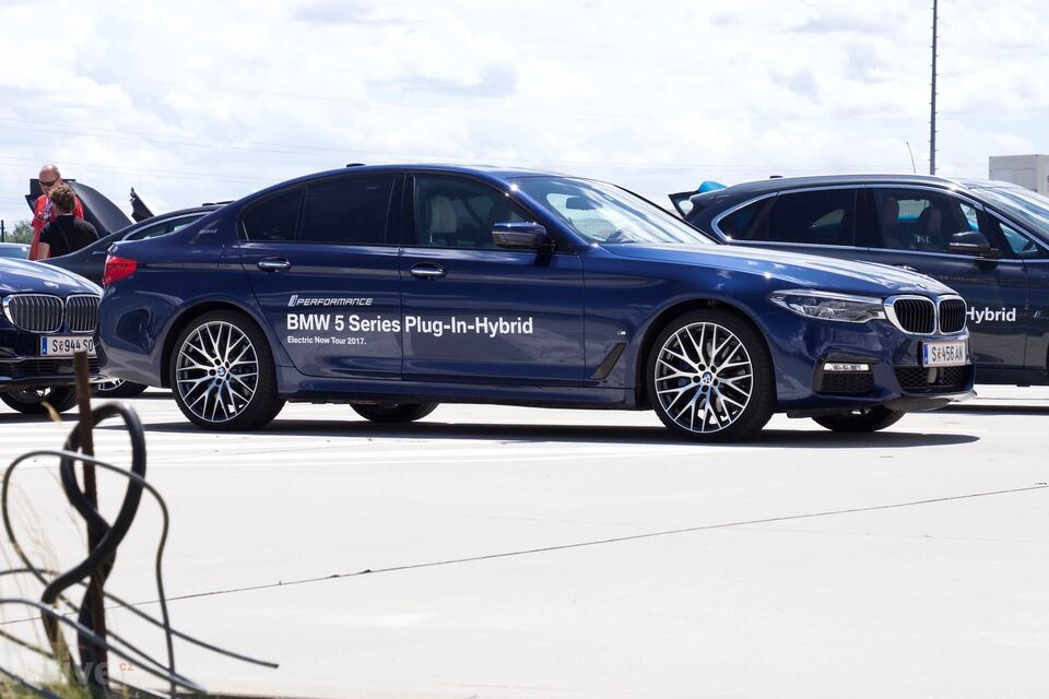 BMW 530e (2017)