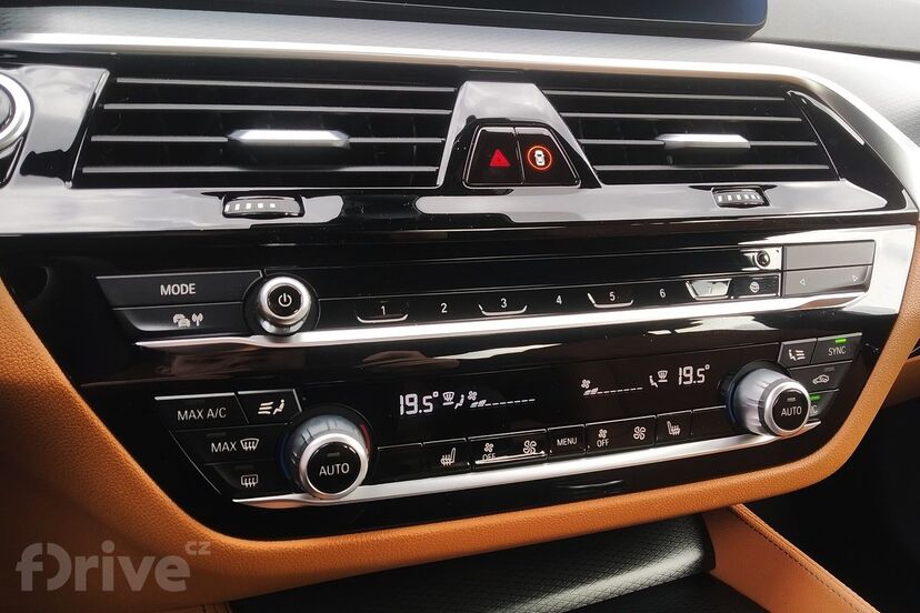 BMW 530e xDrive (2021)