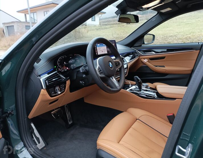 BMW 540i xDrive Touring (2021)