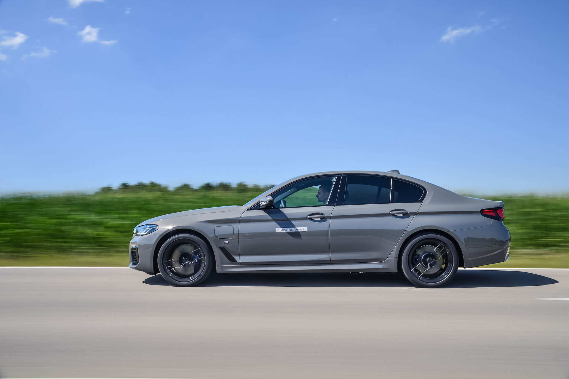 BMW 545e xDrive Sedan