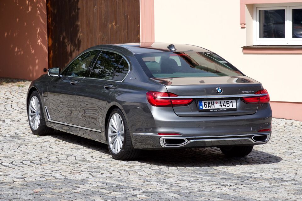 BMW 740e