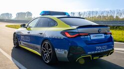 BMW i4 M50 v policejní úpravě