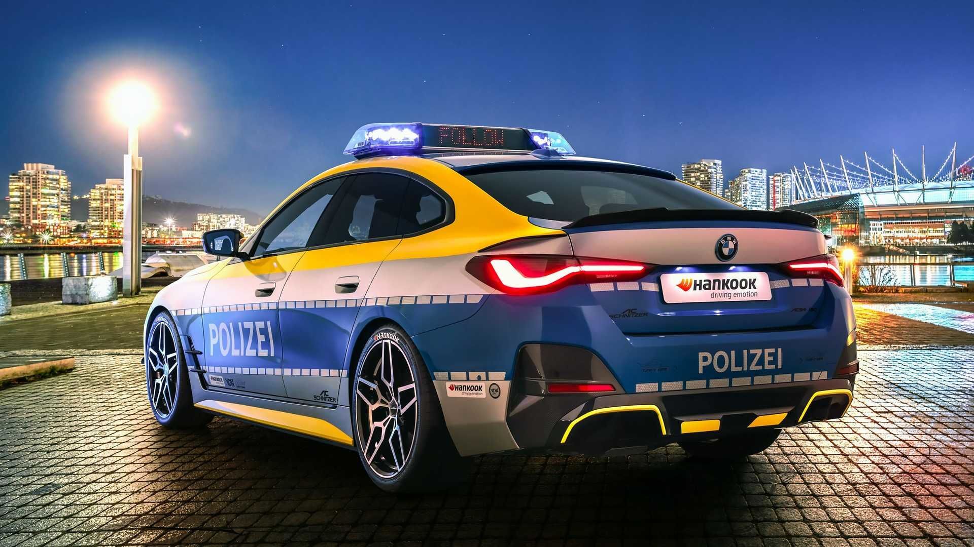 BMW i4 M50 v policejní úpravě