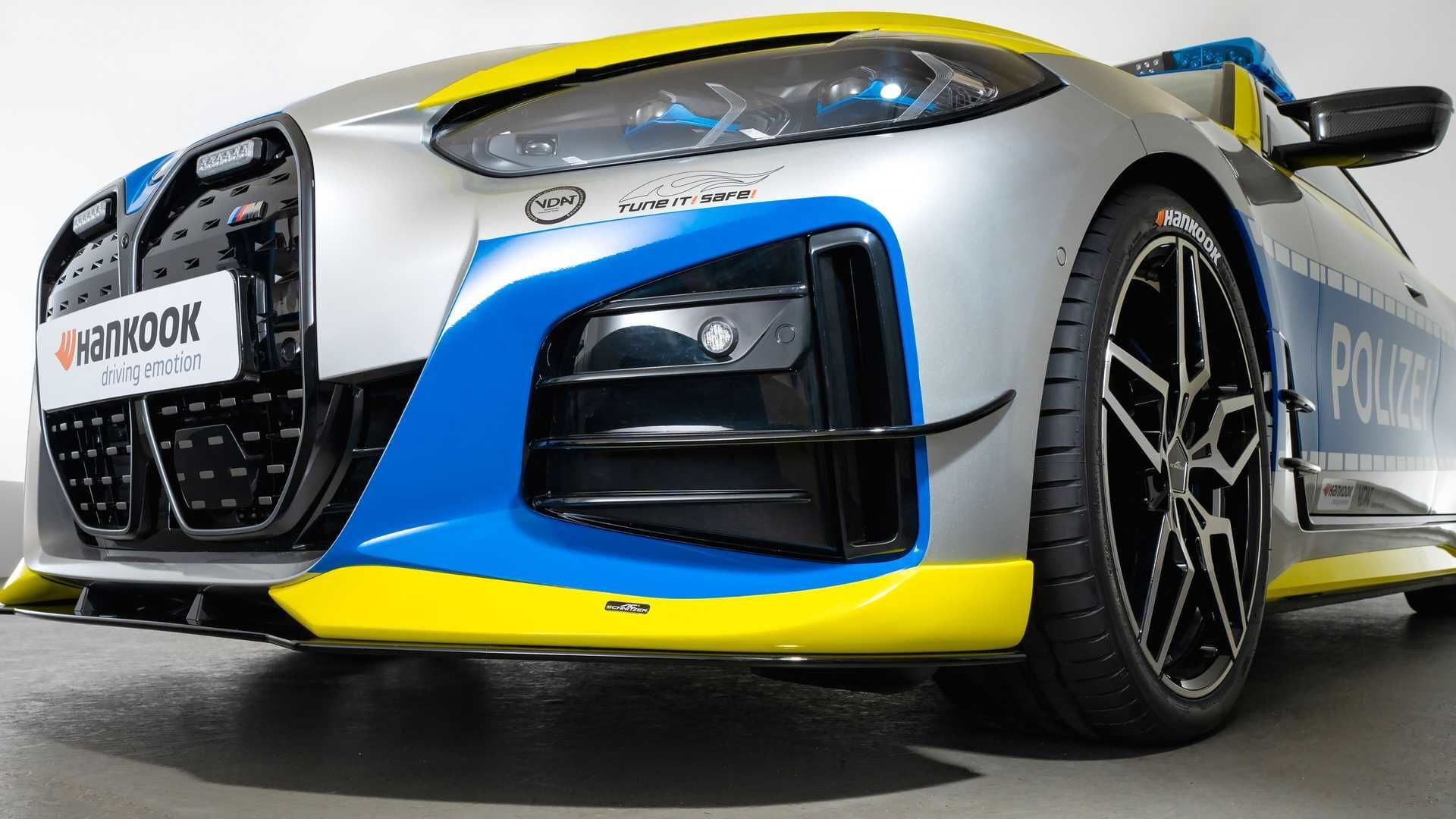 BMW i4 M50 v policejní úpravě