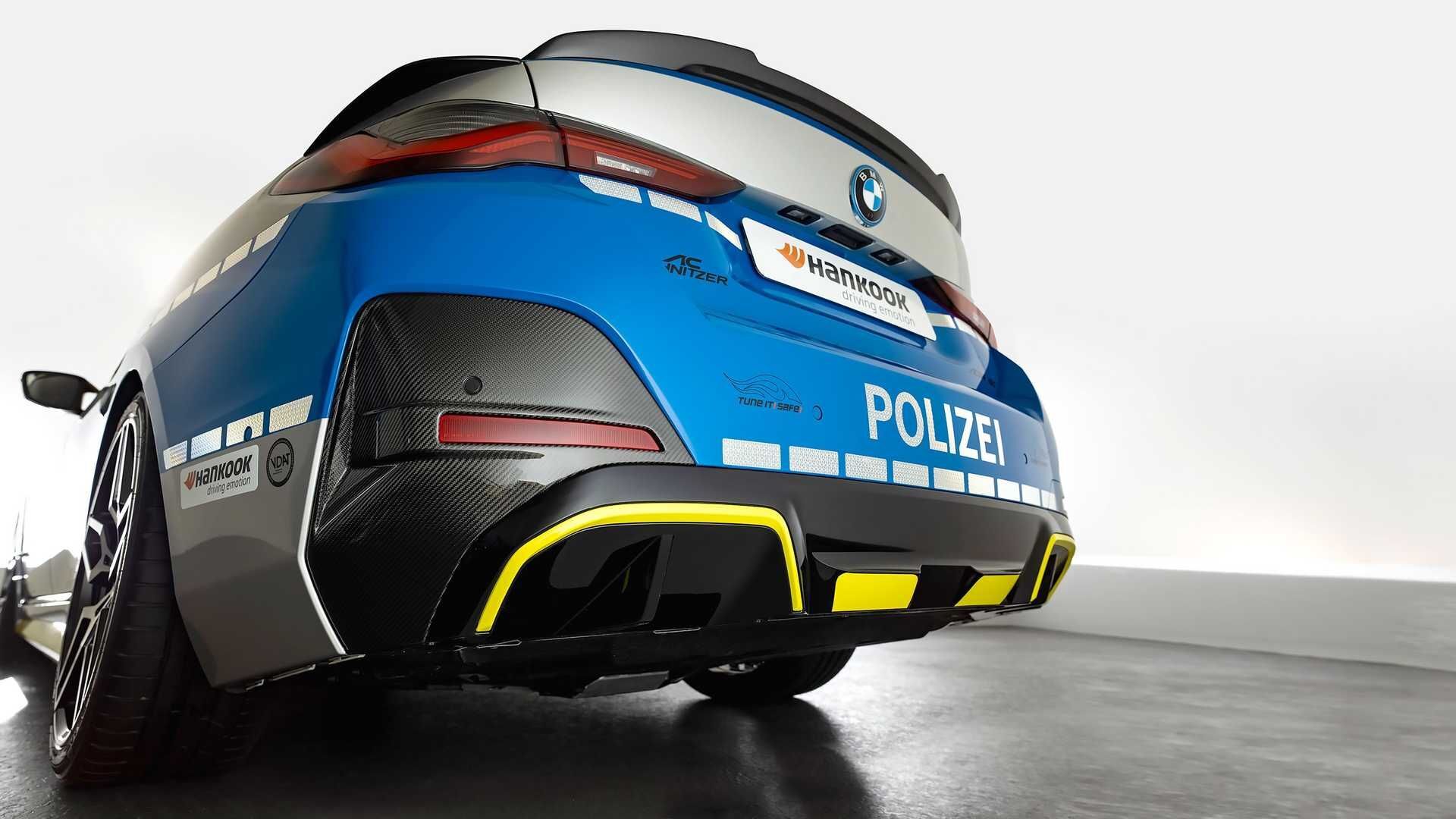 BMW i4 M50 v policejní úpravě