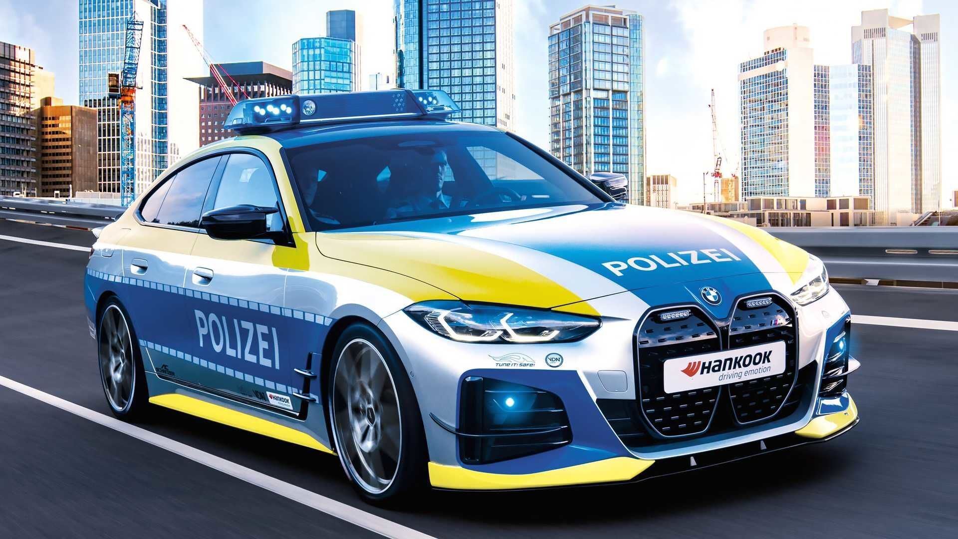 BMW i4 M50 v policejní úpravě