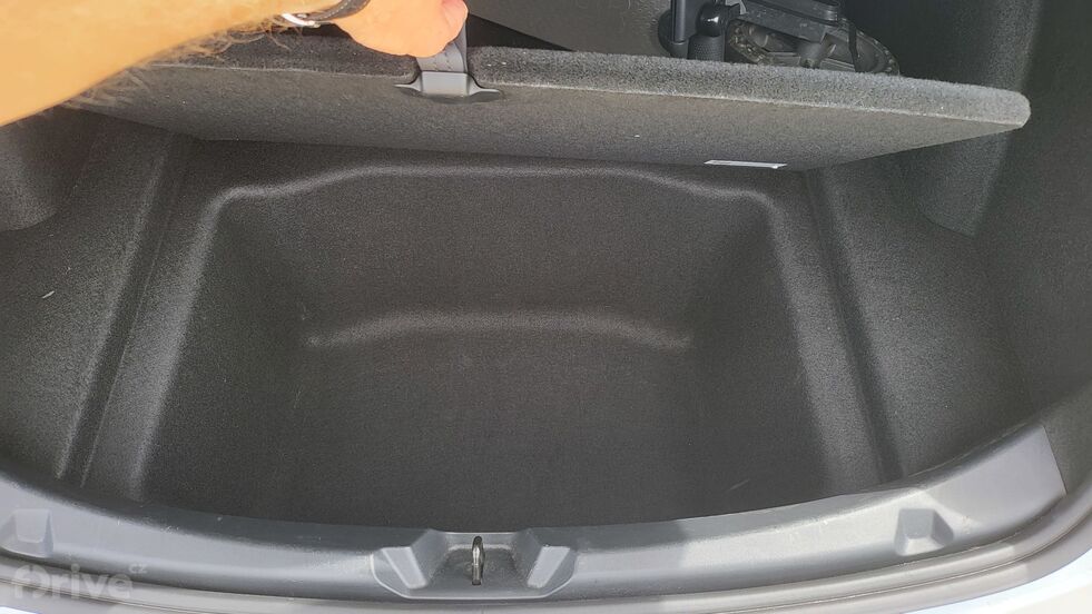 BMW i4 vs. Tesla Model 3