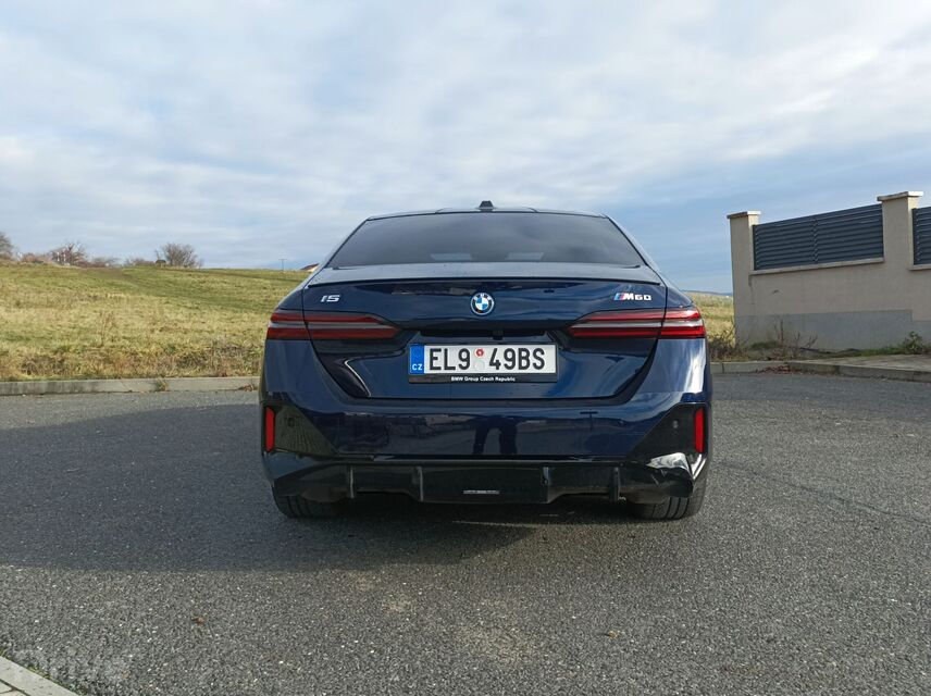 BMW i5 M60