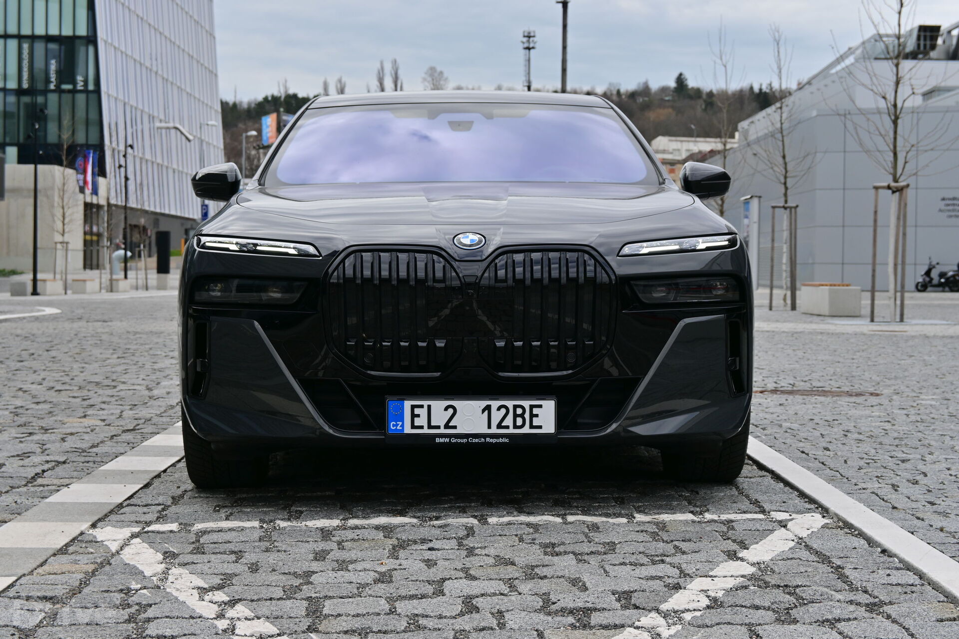 BMW i7