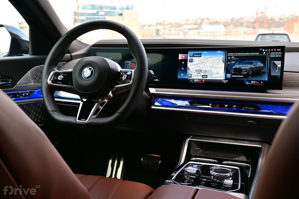 BMW i7