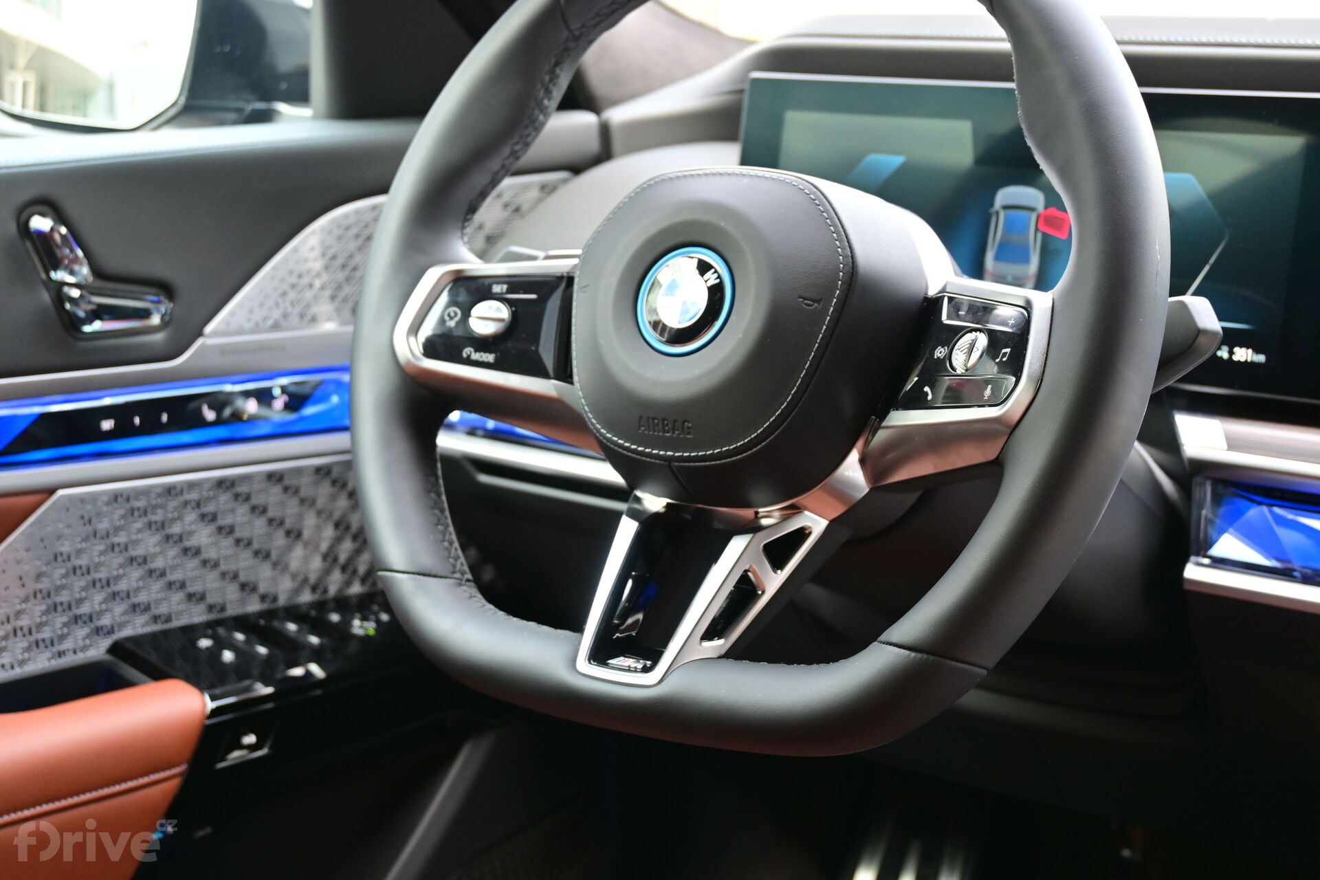 BMW i7