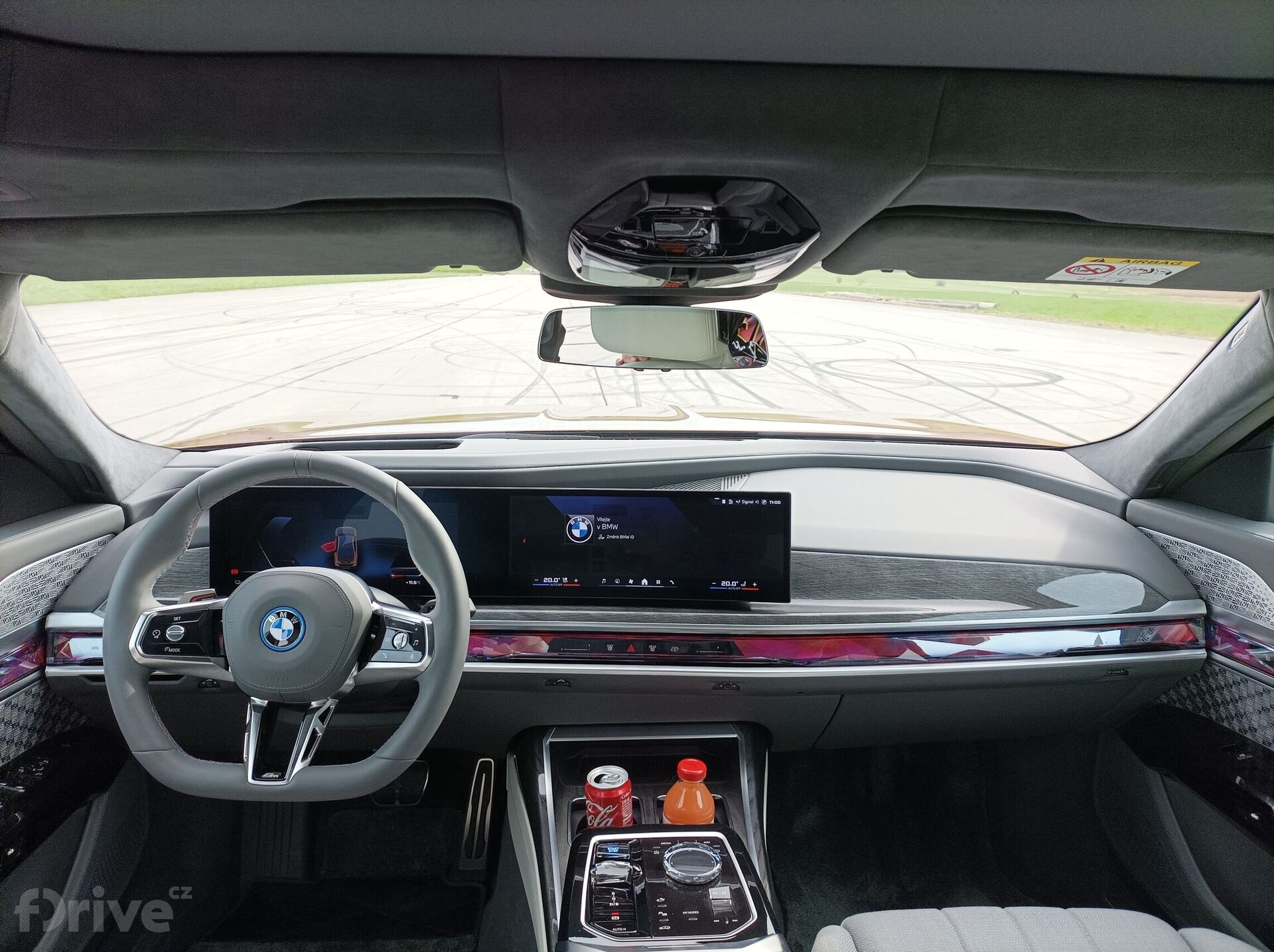 BMW i7