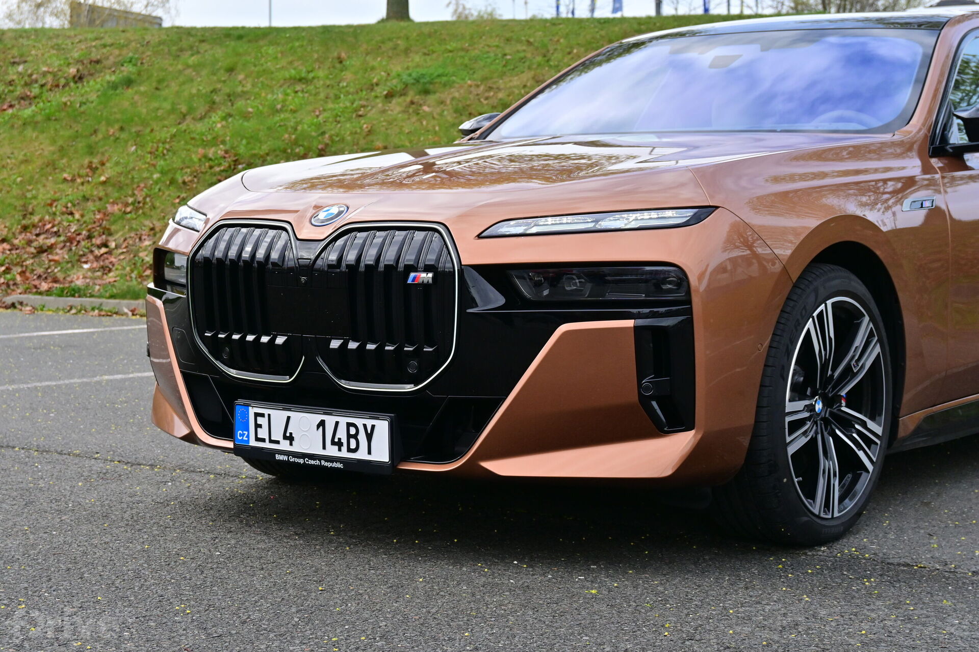 BMW i7