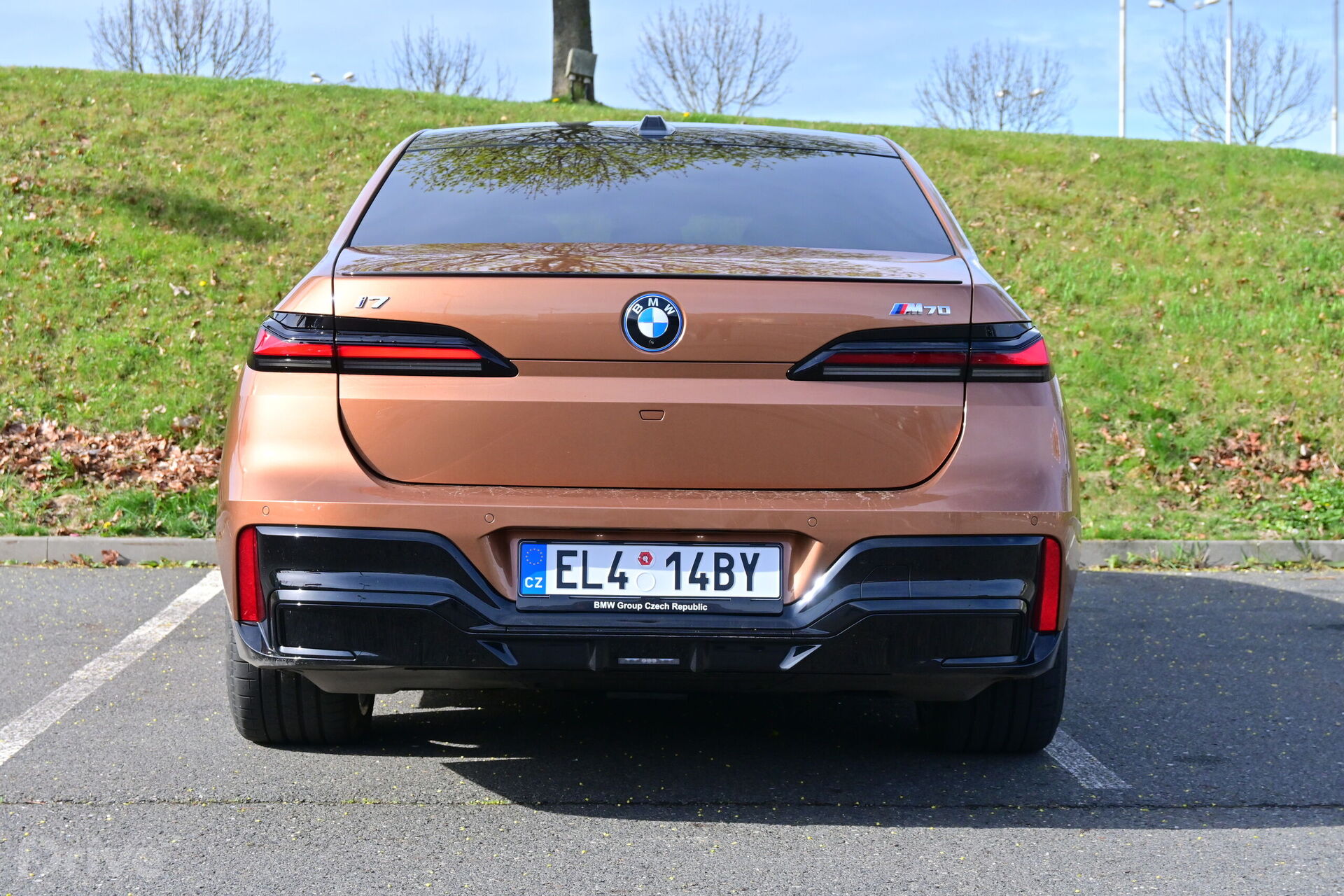 BMW i7